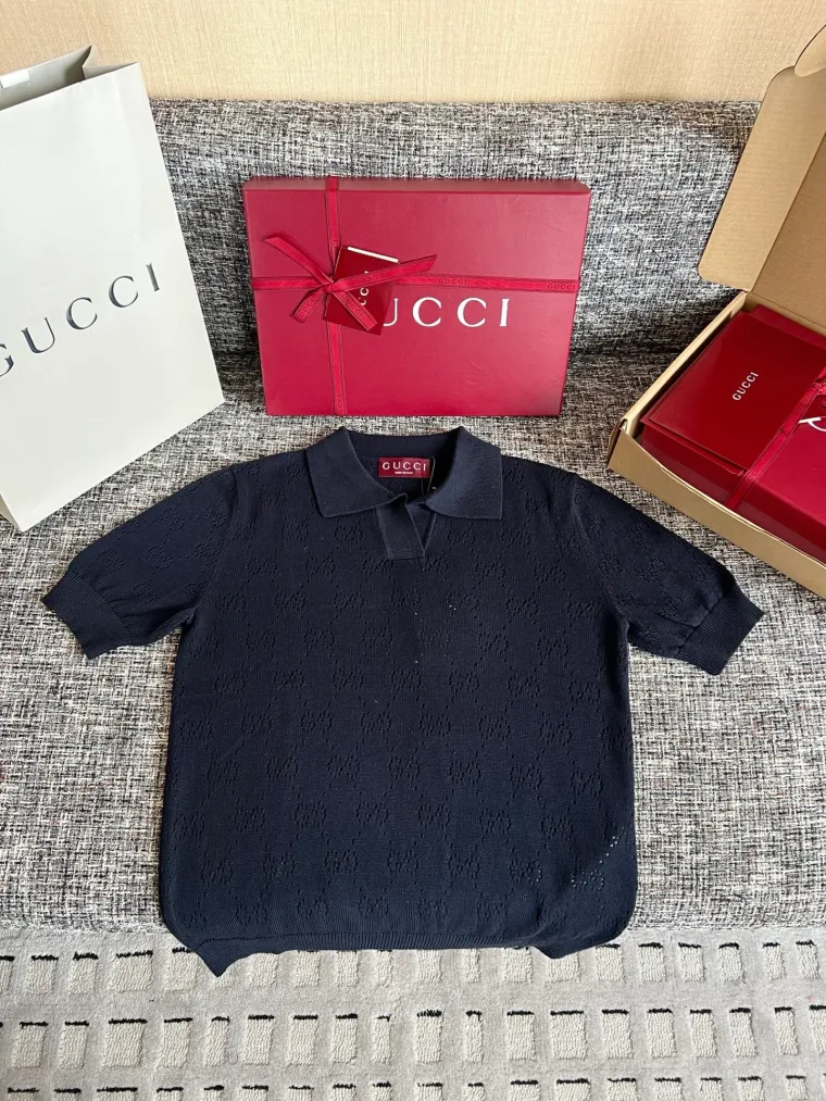 Gucci Тёмно-синее трикотажное поло с ажурным узором GG