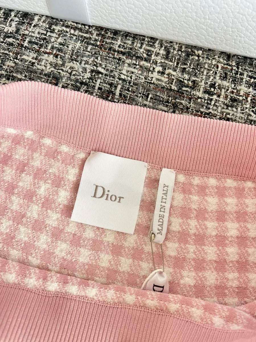 Фирменная бирка Dior и ярлык Made in Italy на внутренней стороне юбки