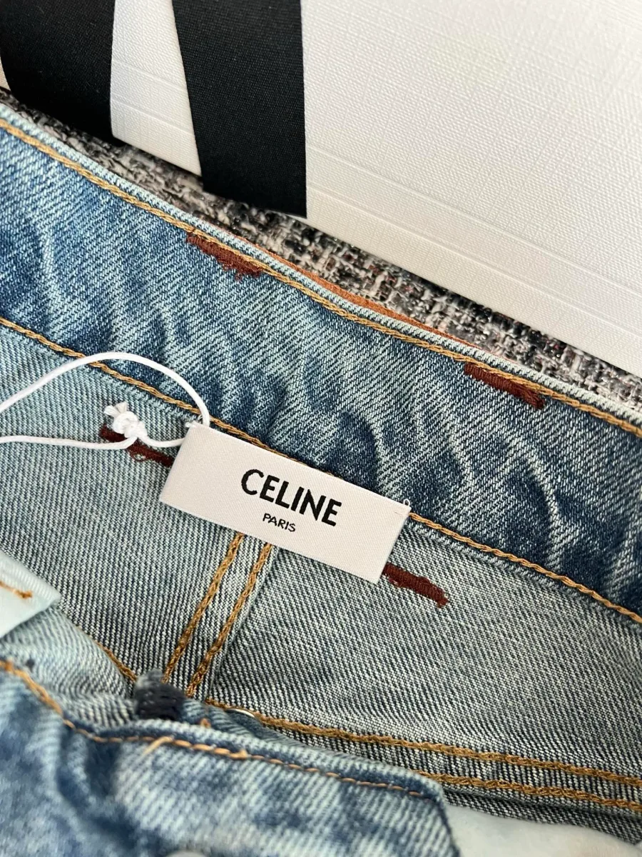 Внутренняя тканевая бирка с логотипом Celine на поясе