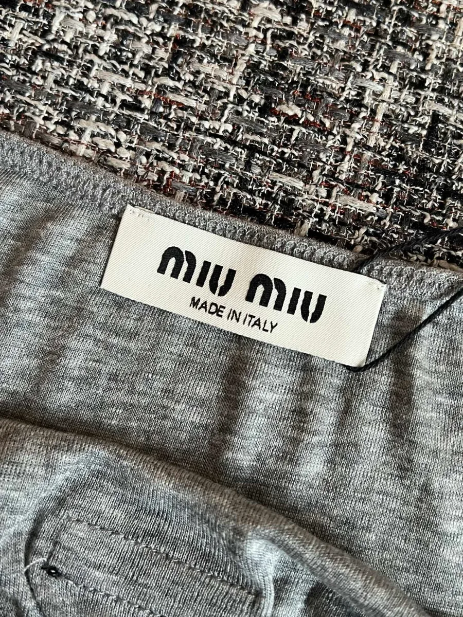 Внутренний ярлык с текстильным логотипом Miu Miu Made in Italy