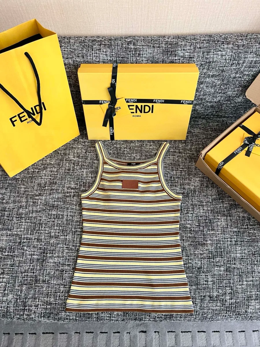 Вязаная полосатая майка Fendi, общий вид спереди с фирменной упаковкой
