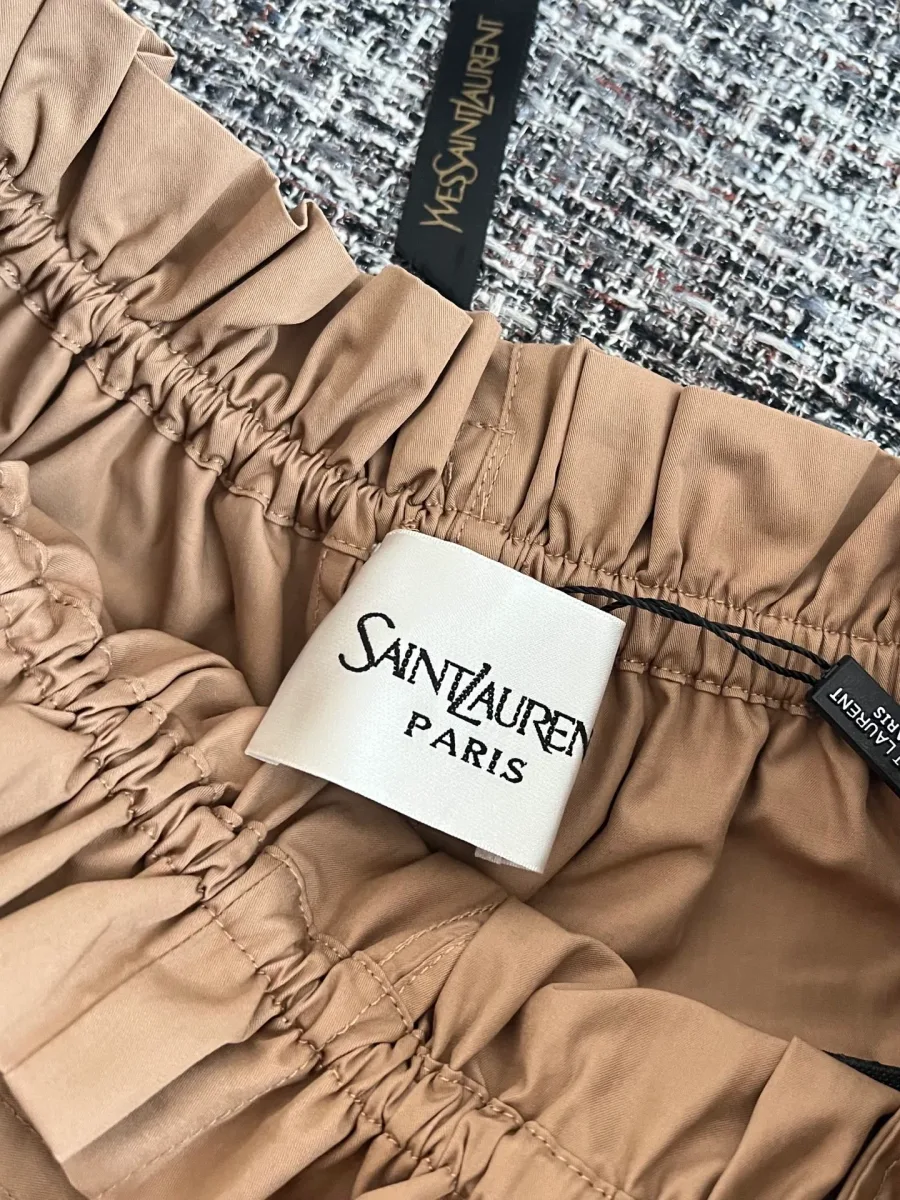 Внутренняя тканевая бирка с логотипом Saint Laurent Paris