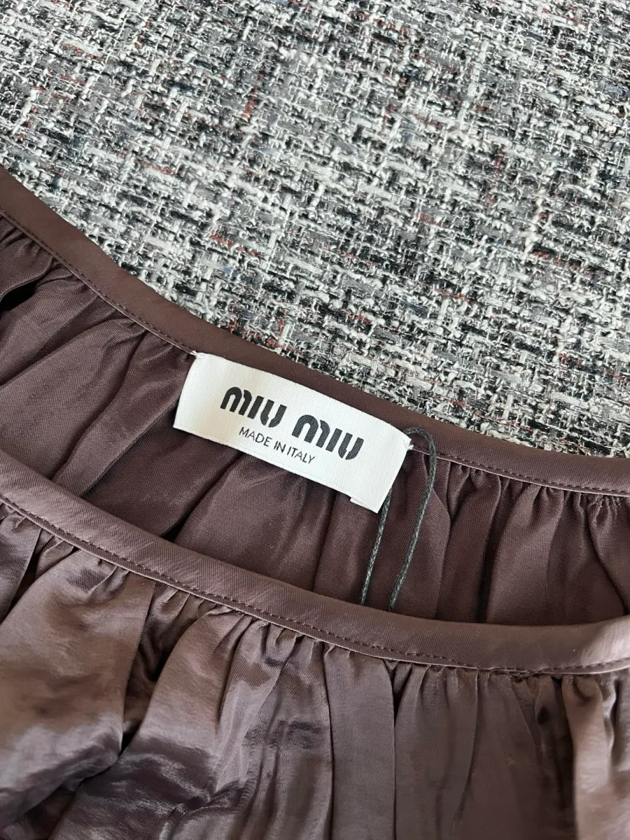 Внутренний тканевый ярлык с логотипом Miu Miu