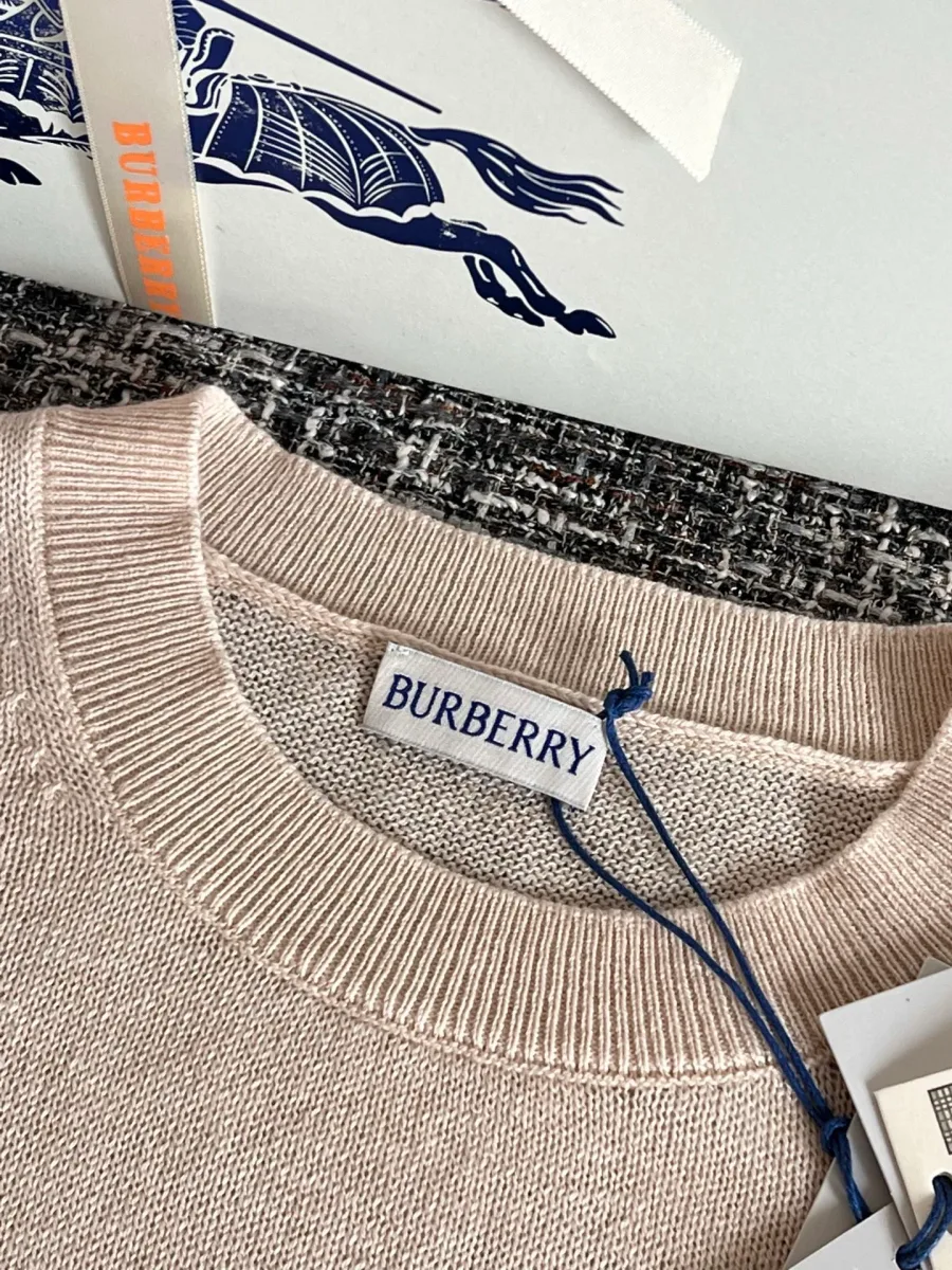Круглый вязаный вырез горловины в рубчик с биркой Burberry