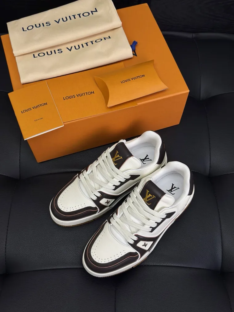 Louis Vuitton Бело-коричневые кроссовки LV Trainer