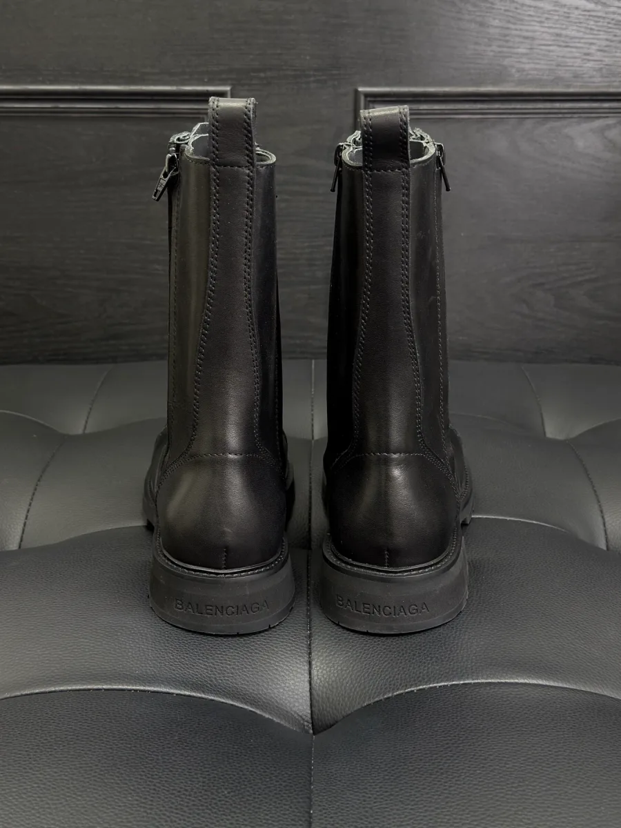 Чёрные кожаные ботинки Balenciaga Trooper с петлями на задниках, вид сзади