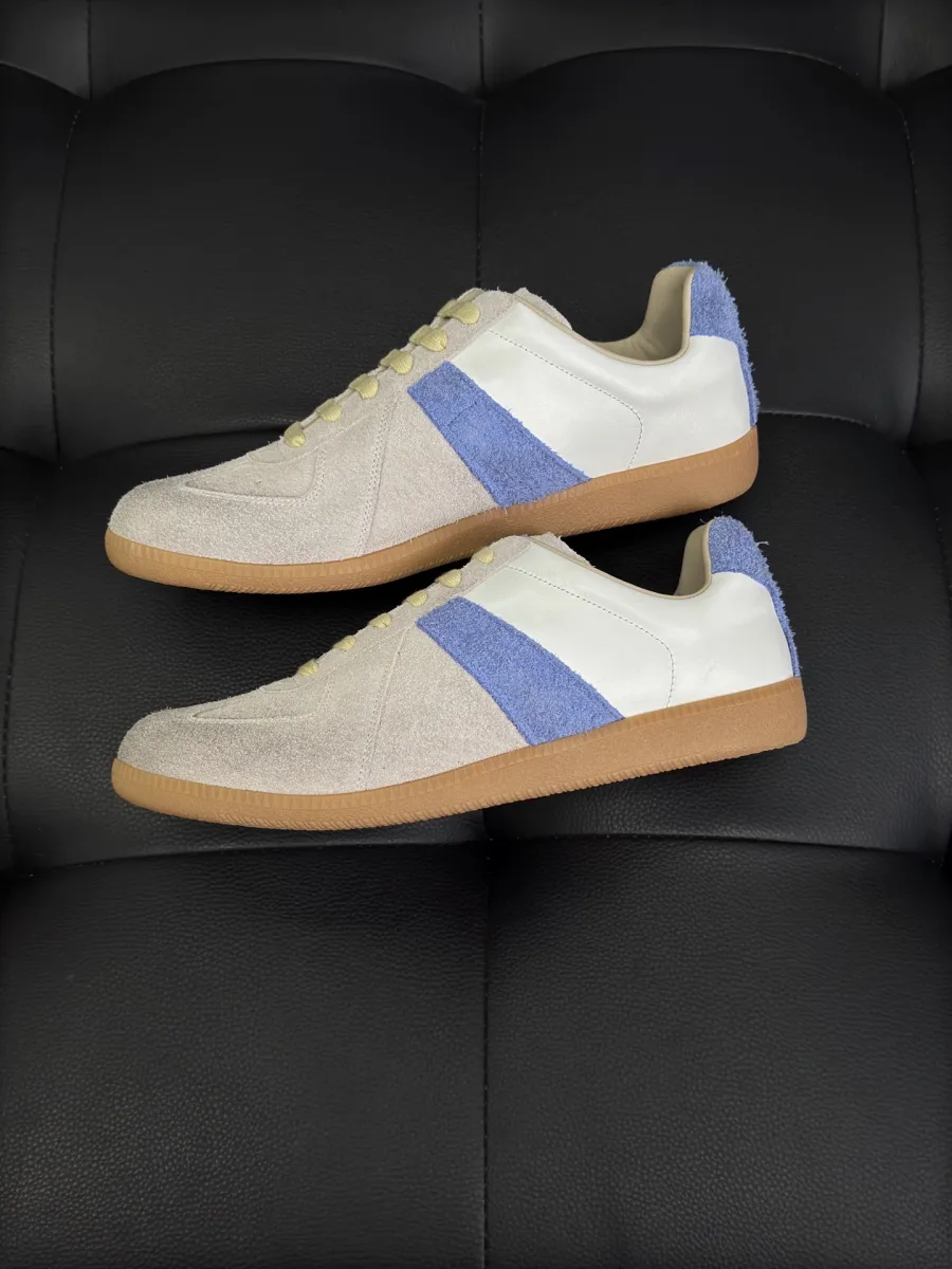 Кеды Maison Margiela Replica бежево-белого цвета, вид сбоку