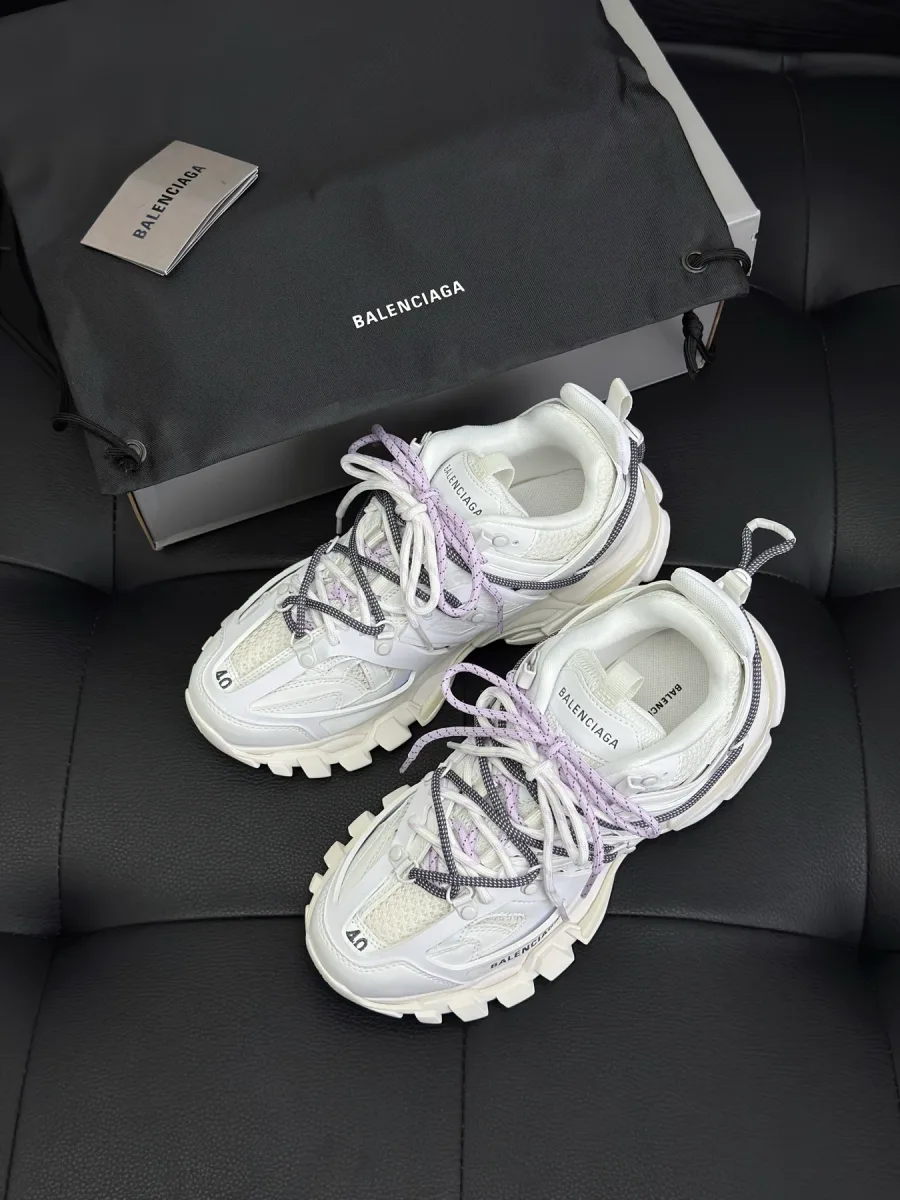 Белые кроссовки Balenciaga Track с коробкой и пыльником, вид сверху