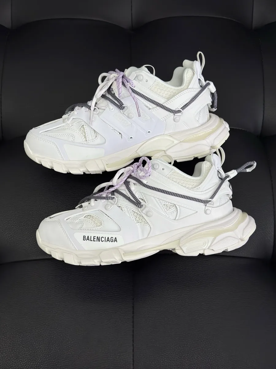 Белые кроссовки Balenciaga Track с двойными шнурками, вид сбоку