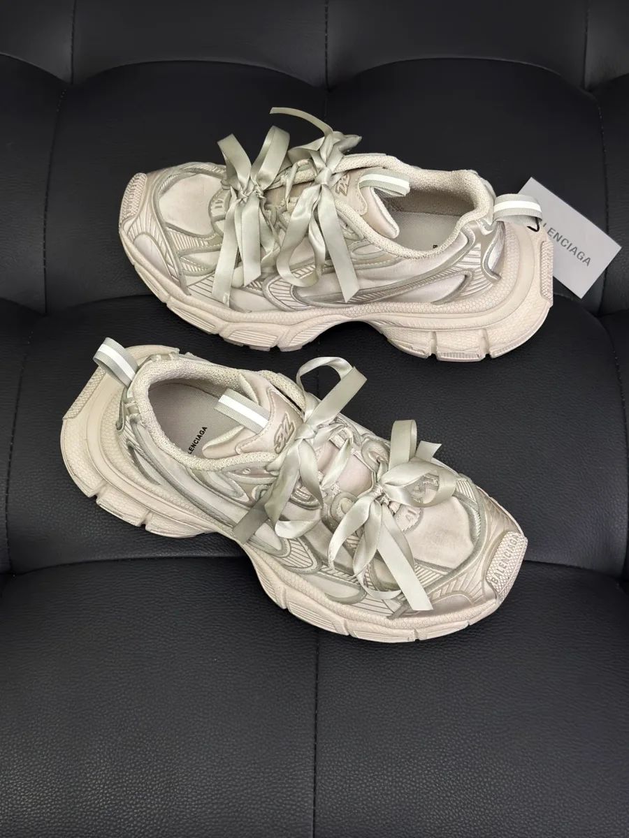 Кроссовки 3XL Satin на широкой подошве, ракурс три четверти