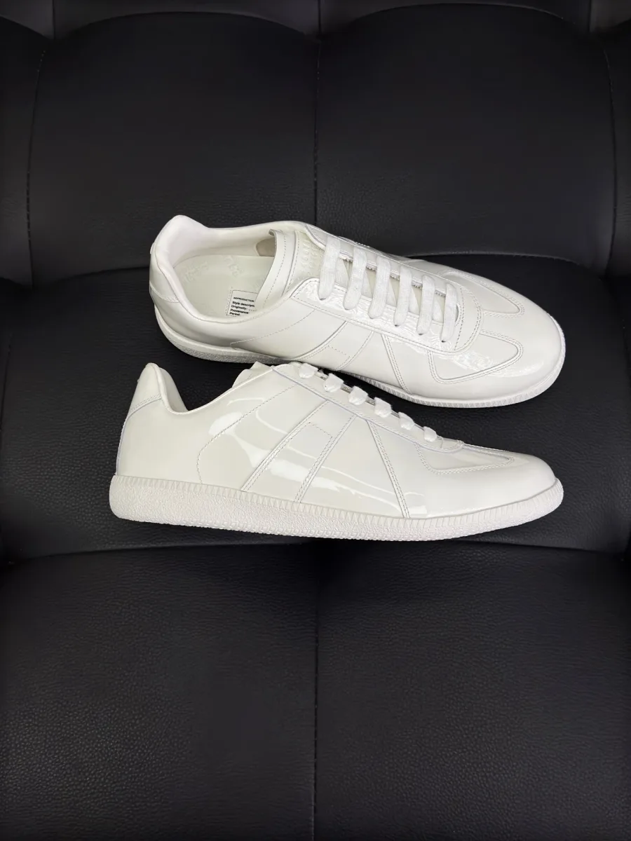 Белые лакированные кеды Maison Margiela, вид сбоку и сверху