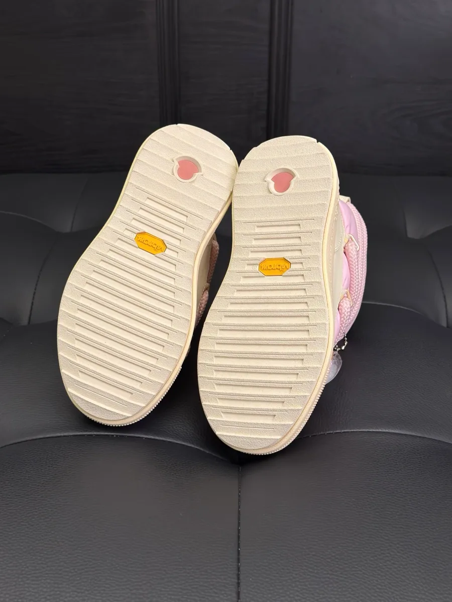Протектор подошвы Vibram с рельефным рисунком и фирменной вставкой