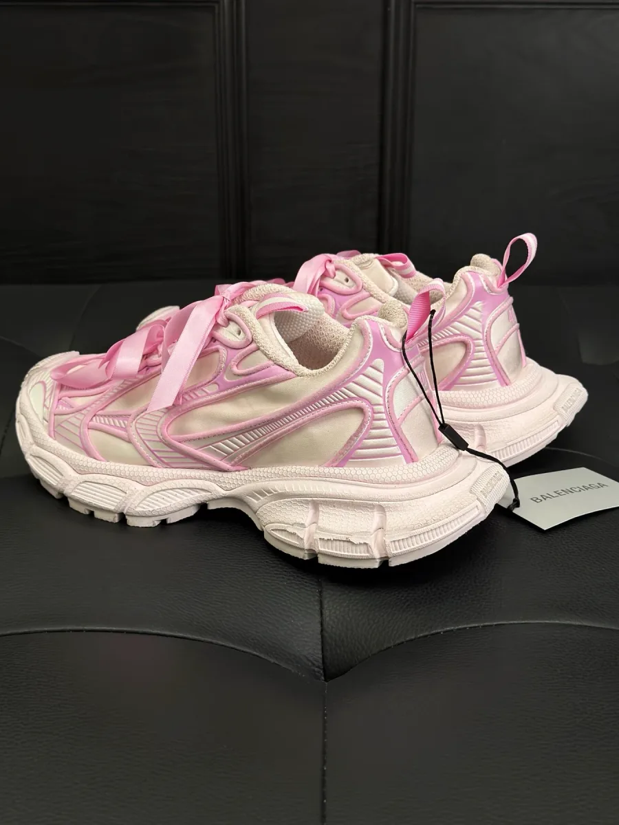 Розовые кроссовки 3XL Satin, вид сбоку и сзади с эффектом потертости
