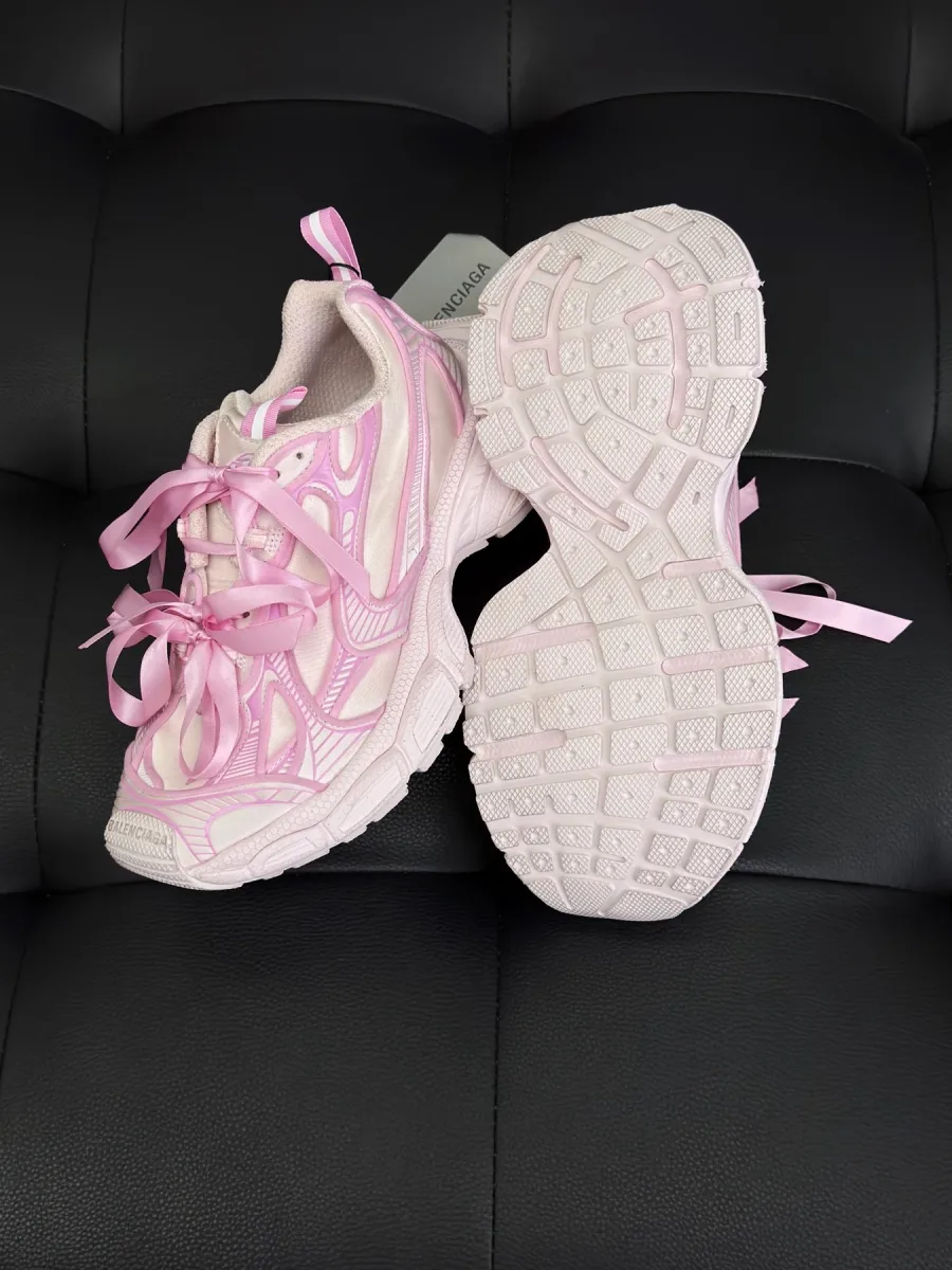 Кроссовок Balenciaga 3XL Satin и рельефная подошва с протектором