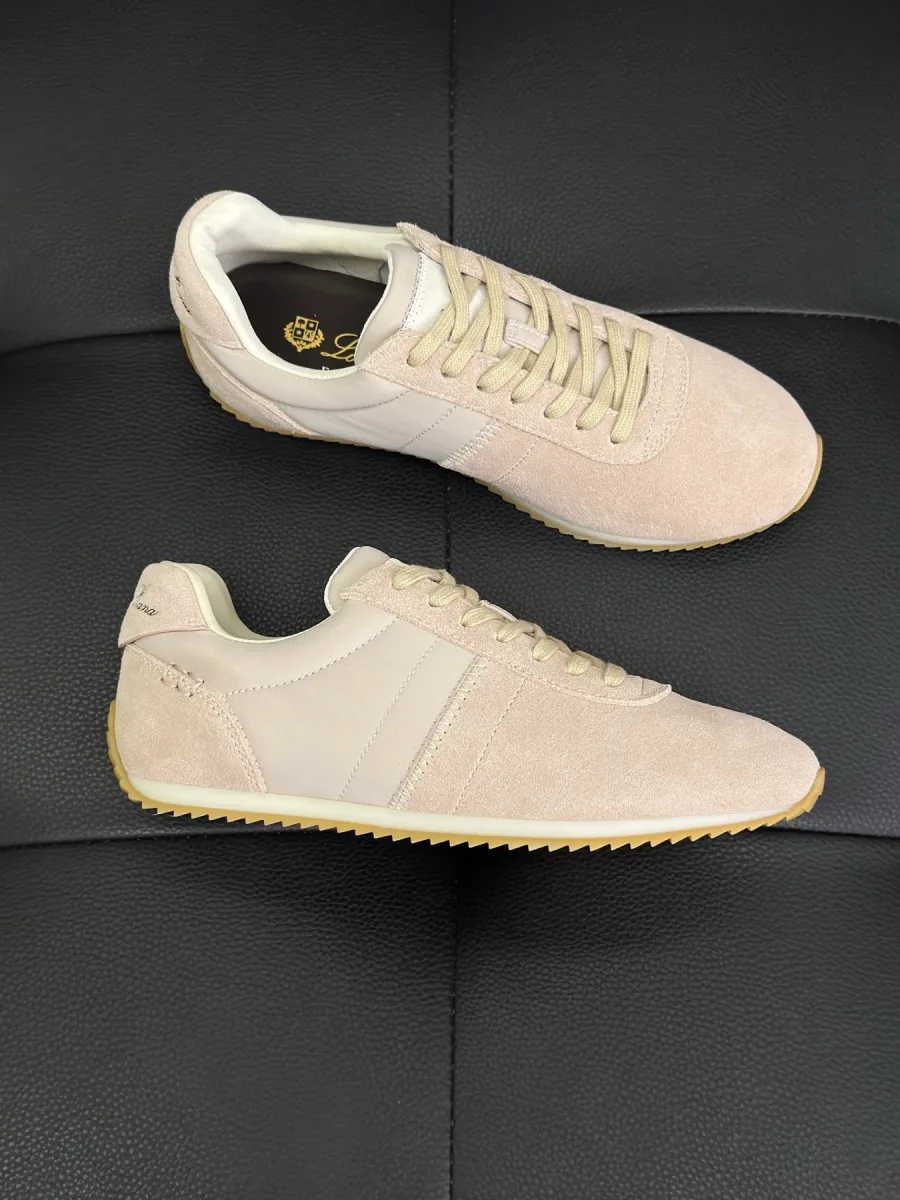 Бежевые кроссовки Loro Piana Fast Walk, ракурс сбоку и вид сверху на стельку
