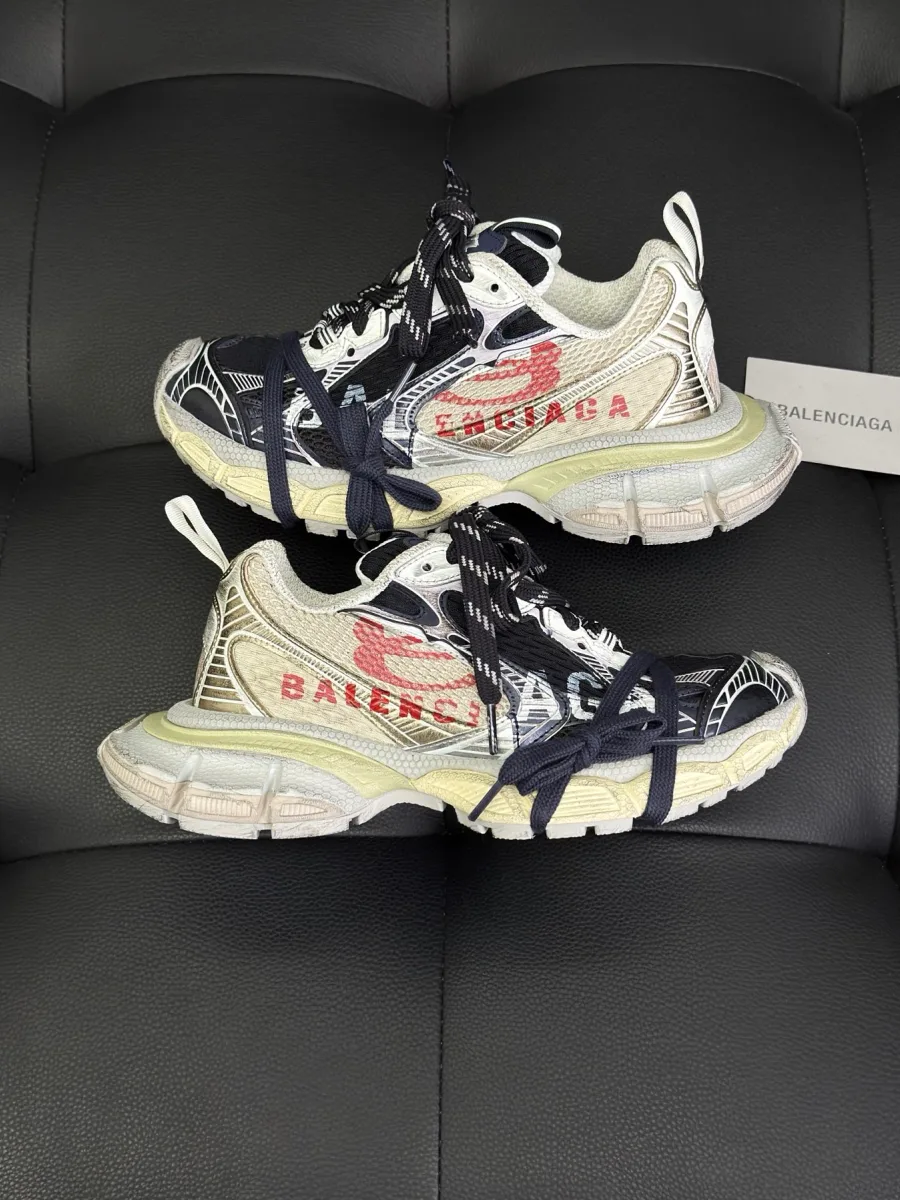 Кроссовки Balenciaga 3XL Split с винтажной отделкой, вид сбоку