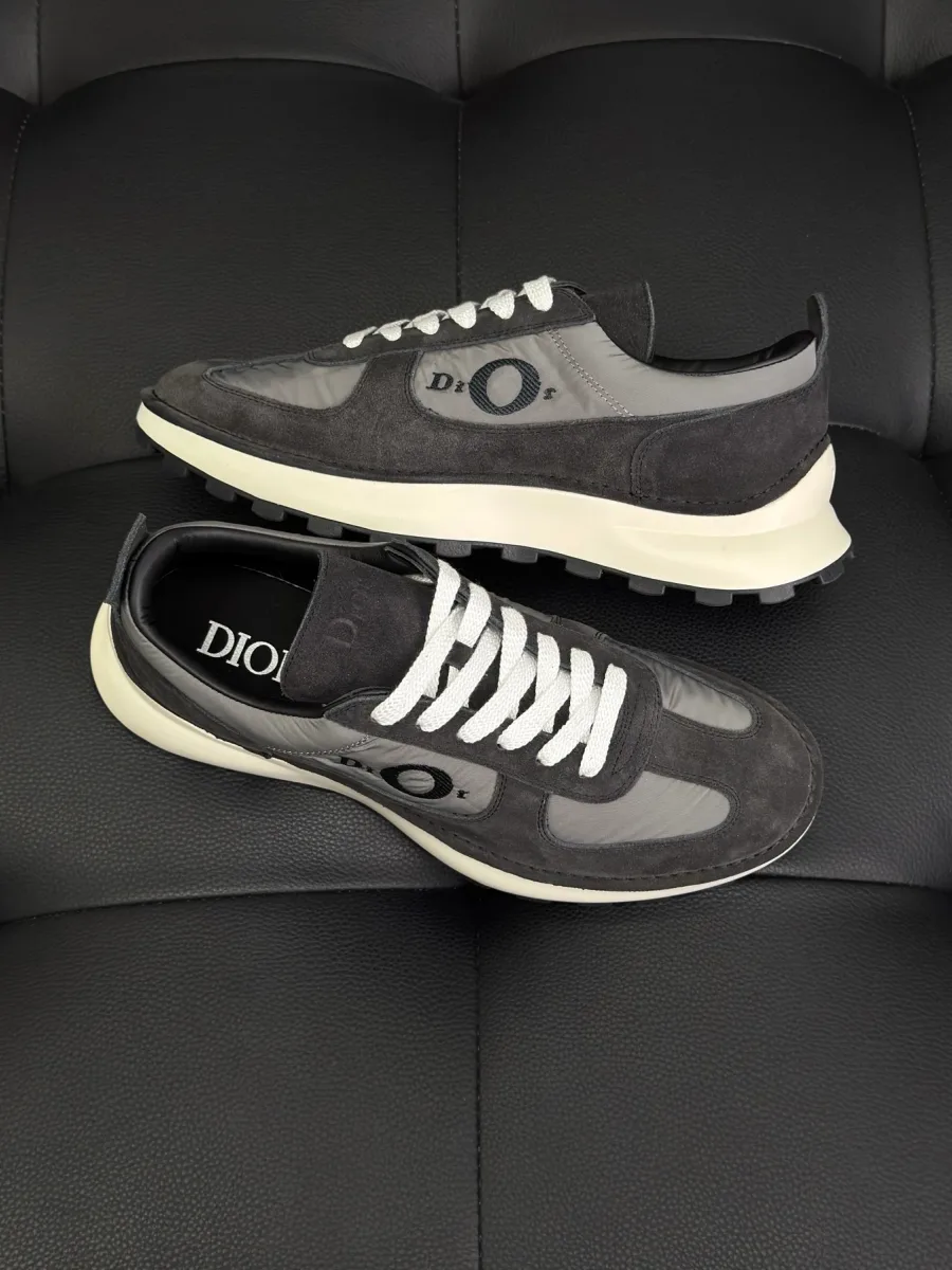 Кроссовки Dior Squash, вид сверху с открытой стелькой и логотипом Dior