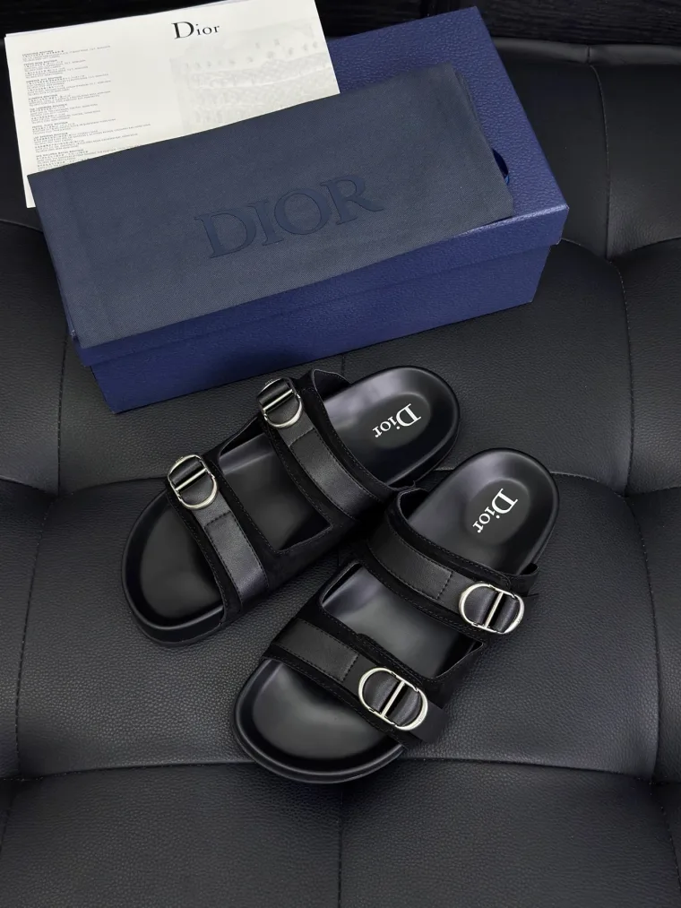 Dior Чёрные кожаные шлёпанцы с пряжками CD