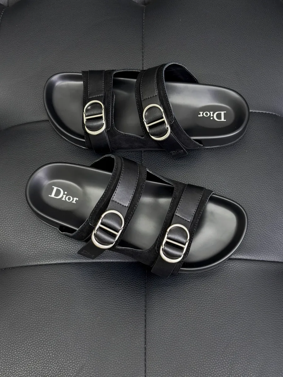 Чёрные шлёпанцы с логотипом Dior на стельке, горизонтальное расположение