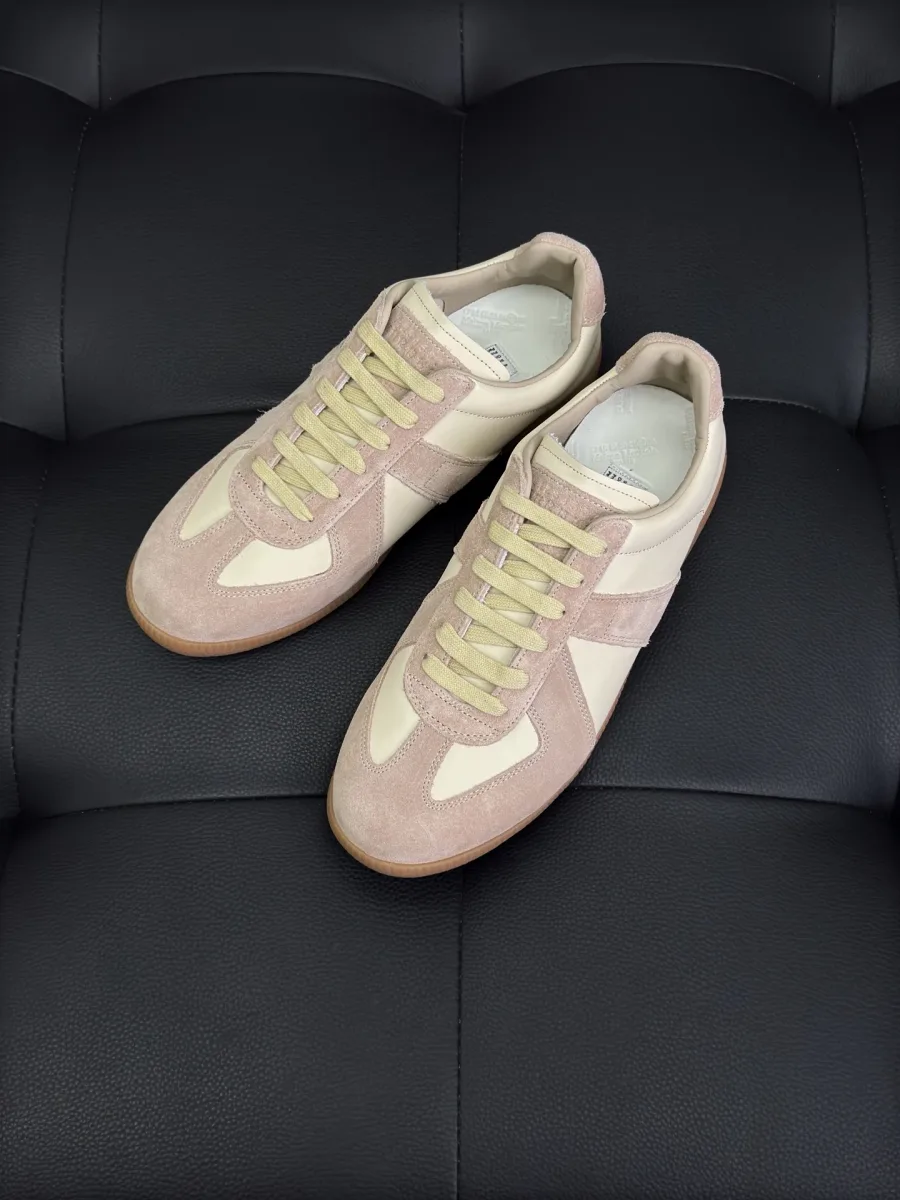 Кеды Maison Margiela Replica из бежевого канваса и розовой замши, вид сверху