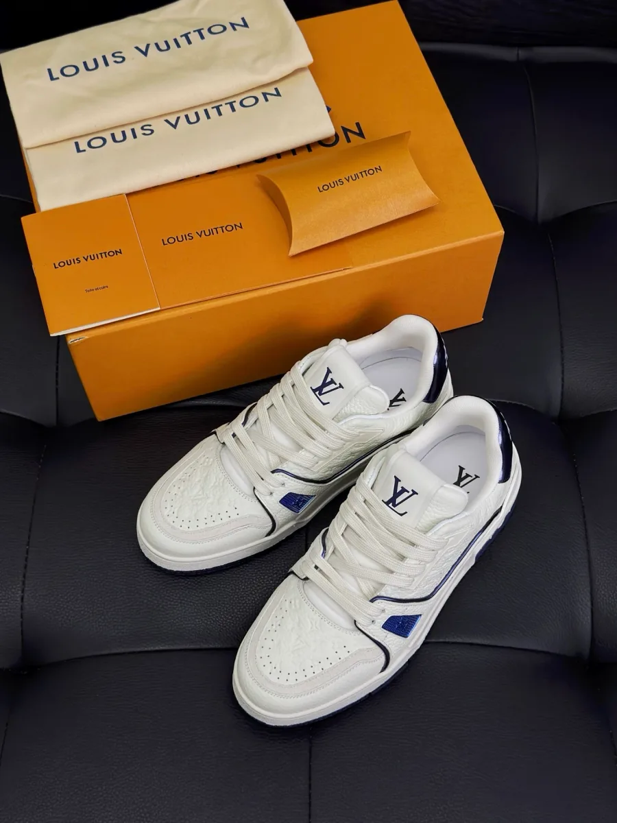 Белые кроссовки LV Trainer с фирменной коробкой и пыльником