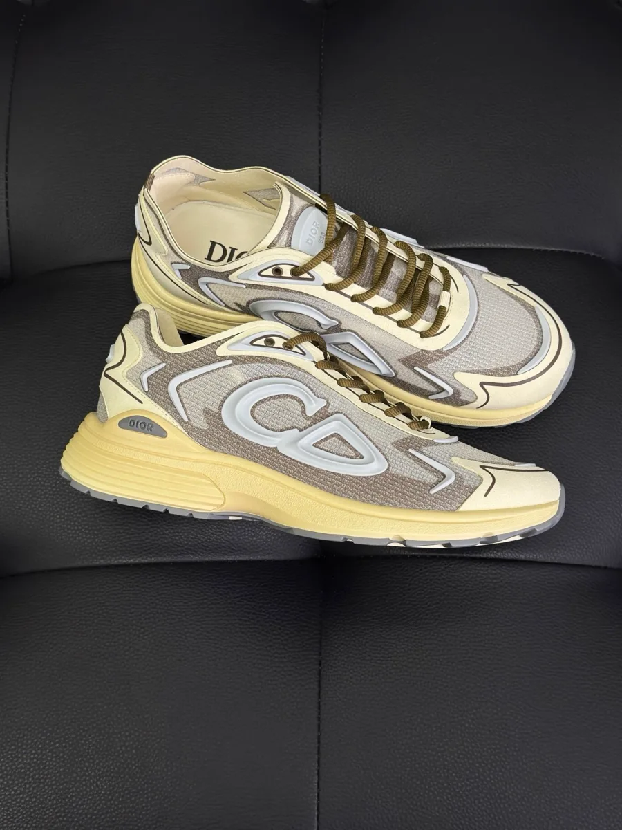 Кроссовки Dior B30 из сетки и нейлона, вид в три четверти сбоку