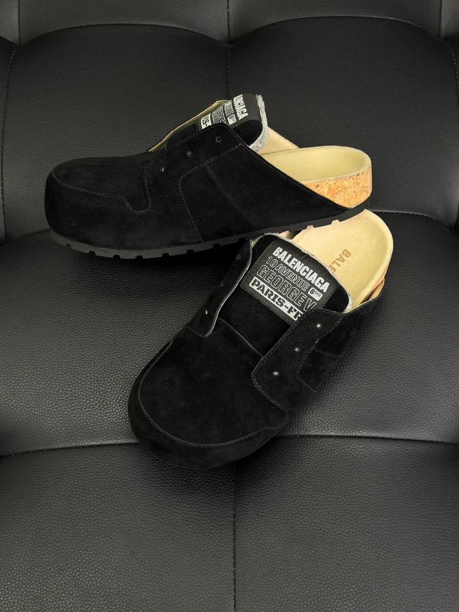 Сабо Balenciaga Dumbo из чёрной замши на пробковой подошве, ракурс сбоку