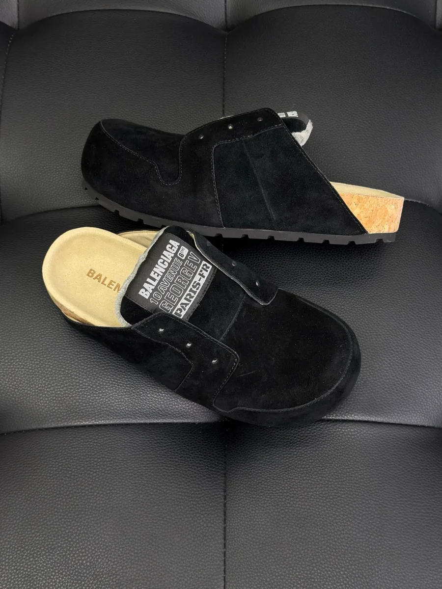 Чёрные сабо Balenciaga с открытой пяткой и контрастной отделкой, вид сбоку