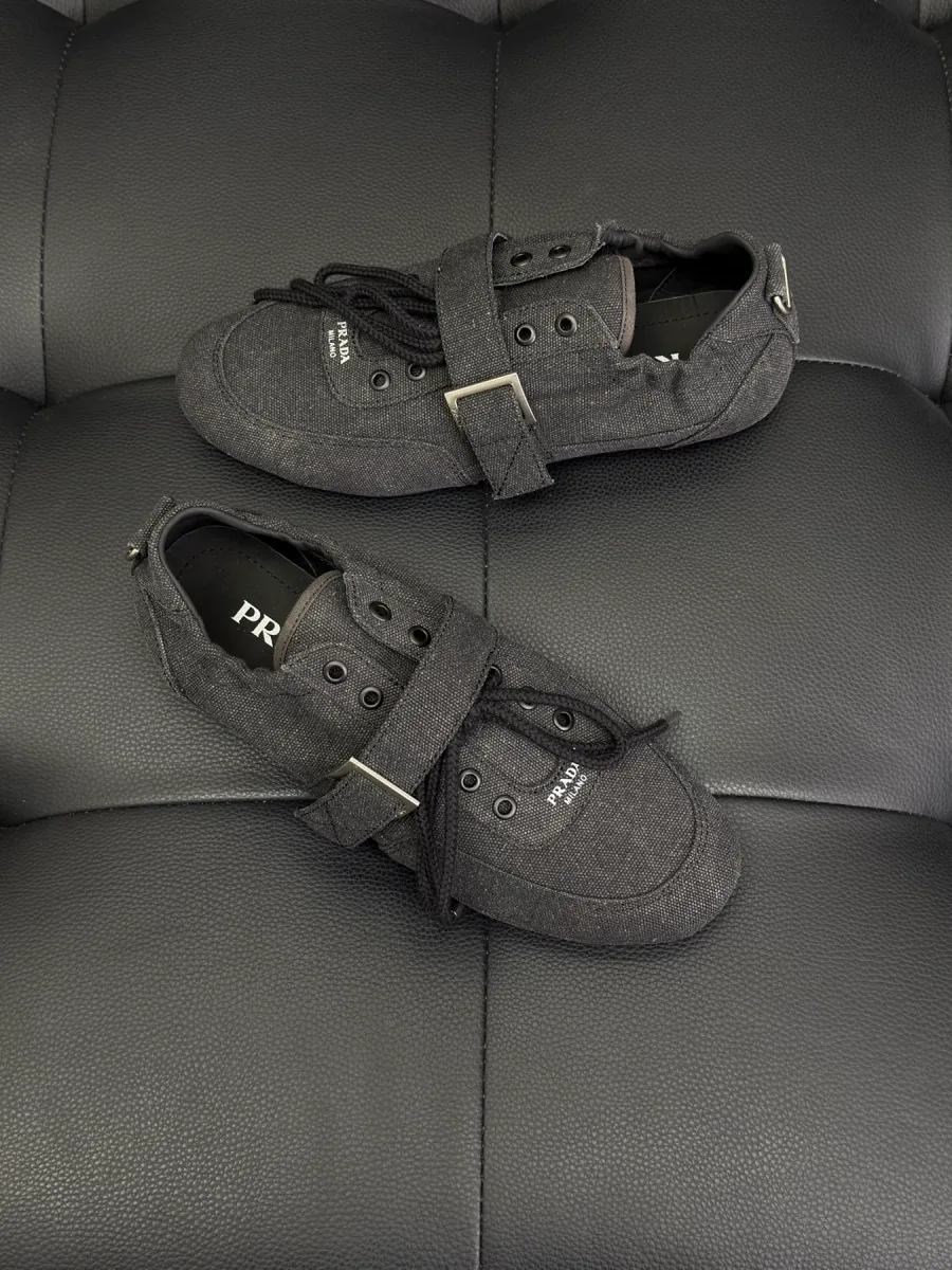 Кеды Prada Shuffle из выстиранного полотна, вид сбоку и сверху