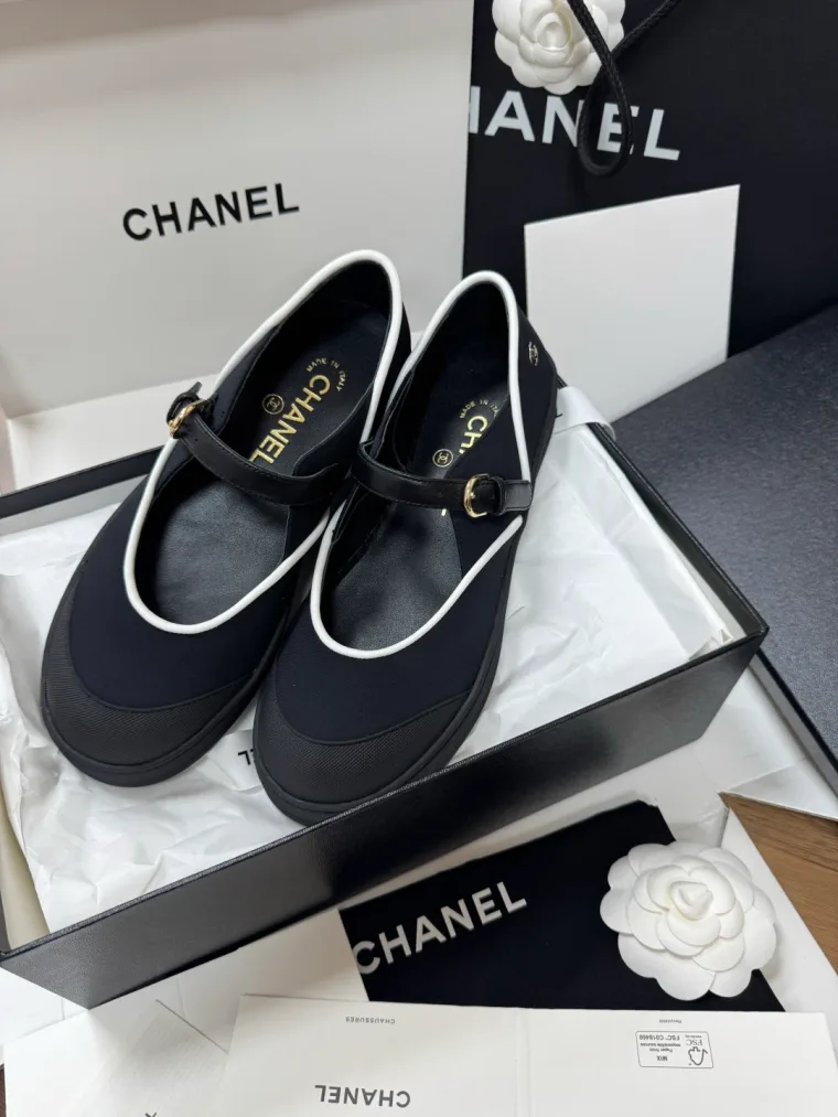 Chanel Чёрные туфли Мэри Джейн с белой окантовкой