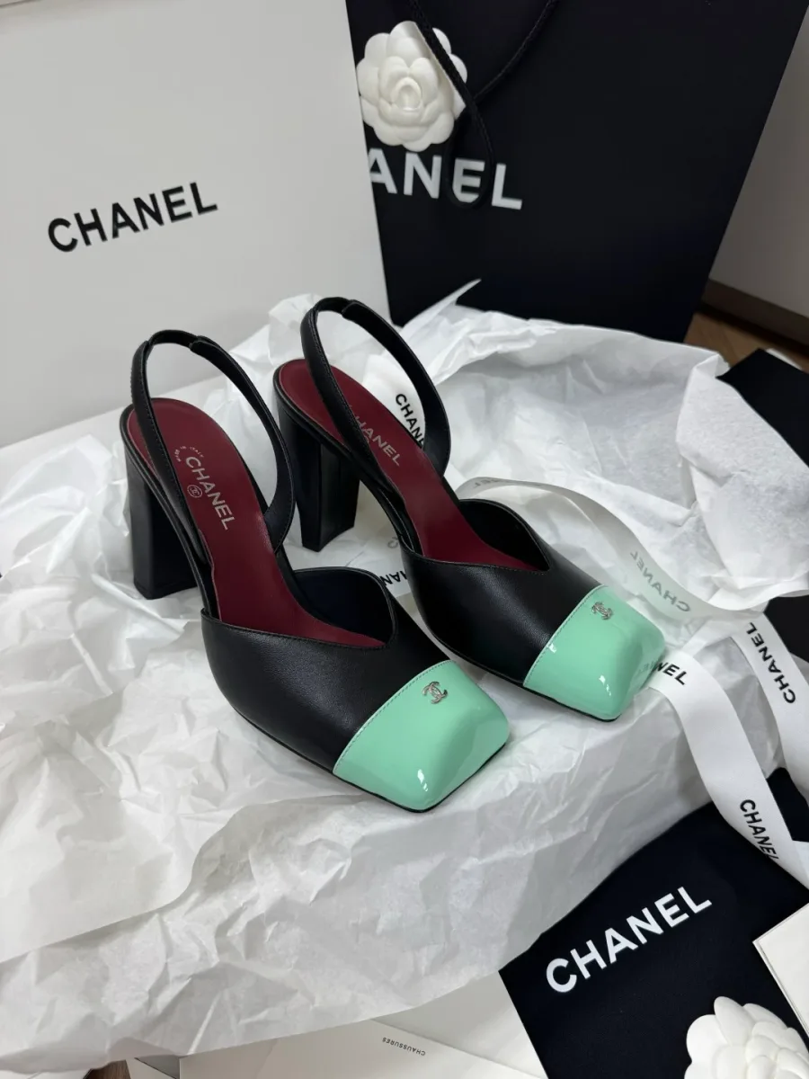 Чёрные босоножки-слингбэки Chanel с мятным квадратным мыском на устойчивом каблуке