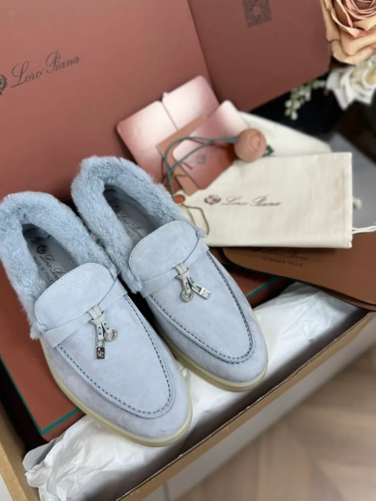 Loro Piana Серо-голубые замшевые лоферы Summer Walk с мехом