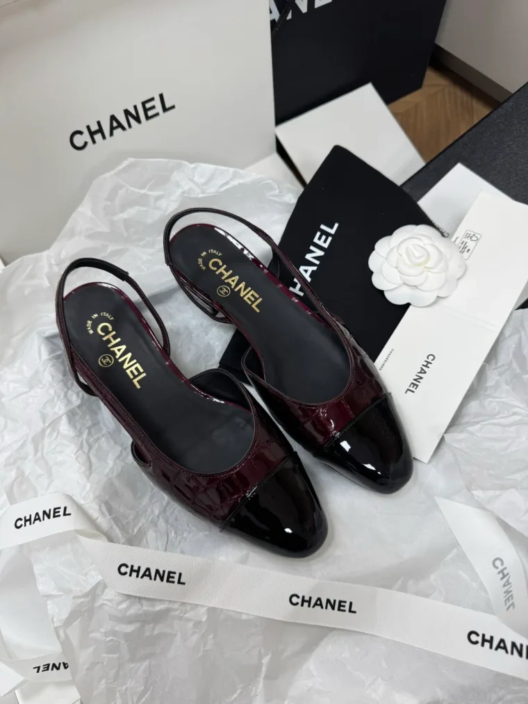 Chanel Бордовые лакированные слингбэки с чёрным мыском