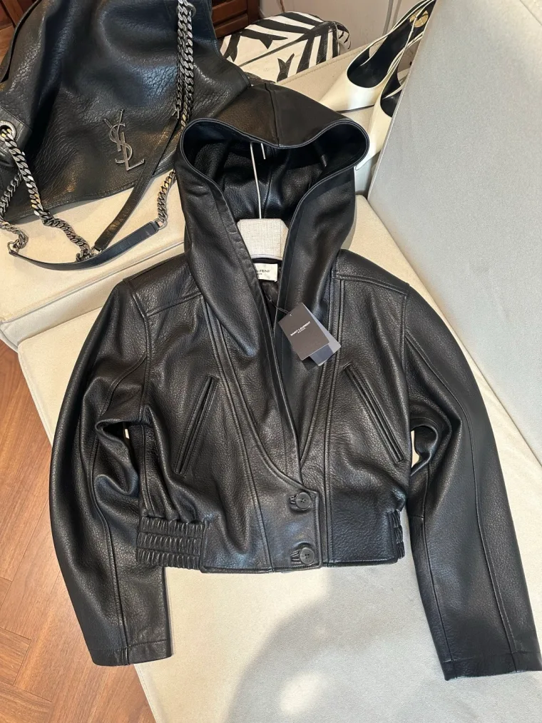 Saint Laurent Чёрная укороченная кожаная куртка с капюшоном