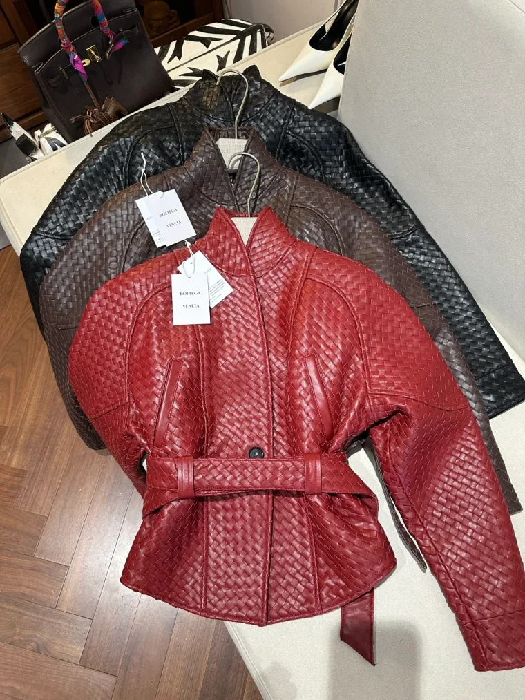 Bottega Veneta Красная плетёная кожаная куртка с поясом