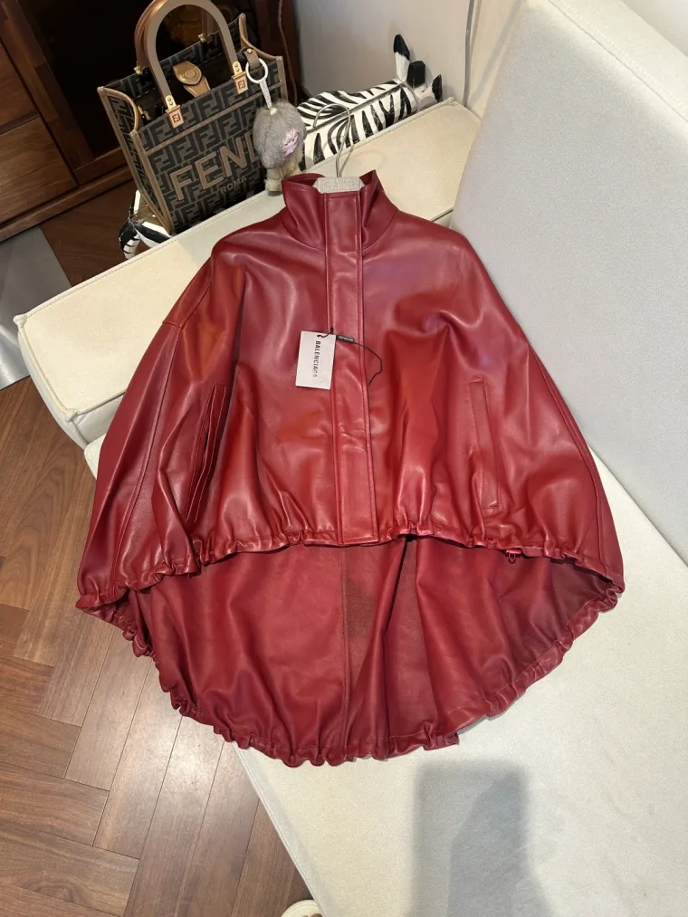 Balenciaga Красная кожаная куртка-кейп