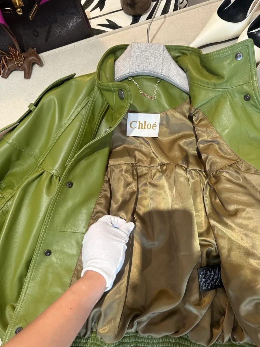 Фирменная бирка Chloé на внутренней подкладке куртки