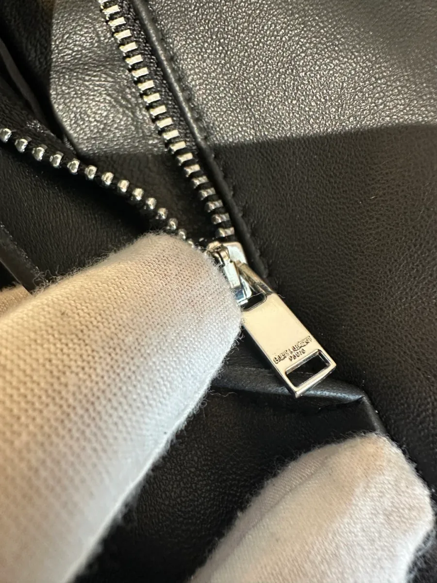 Металлический пуллер молнии с гравировкой Saint Laurent Paris