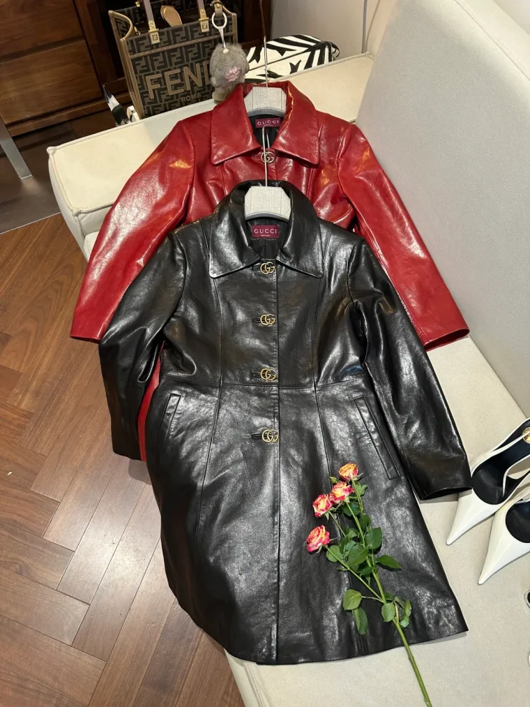 Gucci Кожаное пальто с золотистыми пуговицами GG