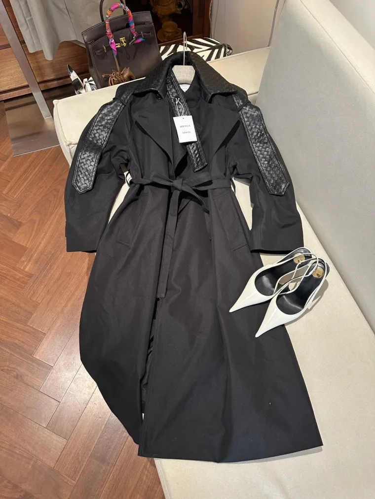 Bottega Veneta Чёрный длинный тренч с плетёным кожаным воротником