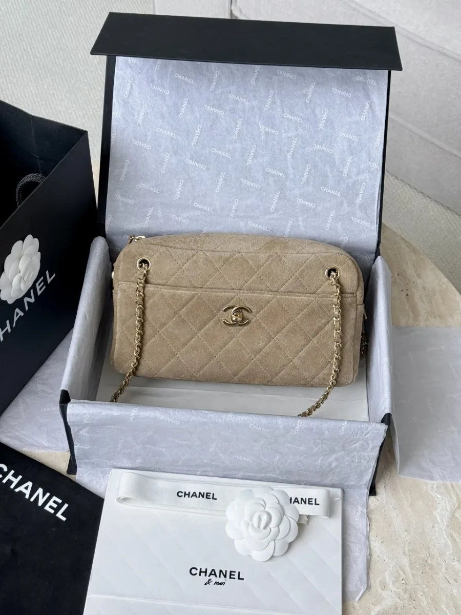 Бежевая сумка Chanel Camera Bag в фирменной коробке с пыльником