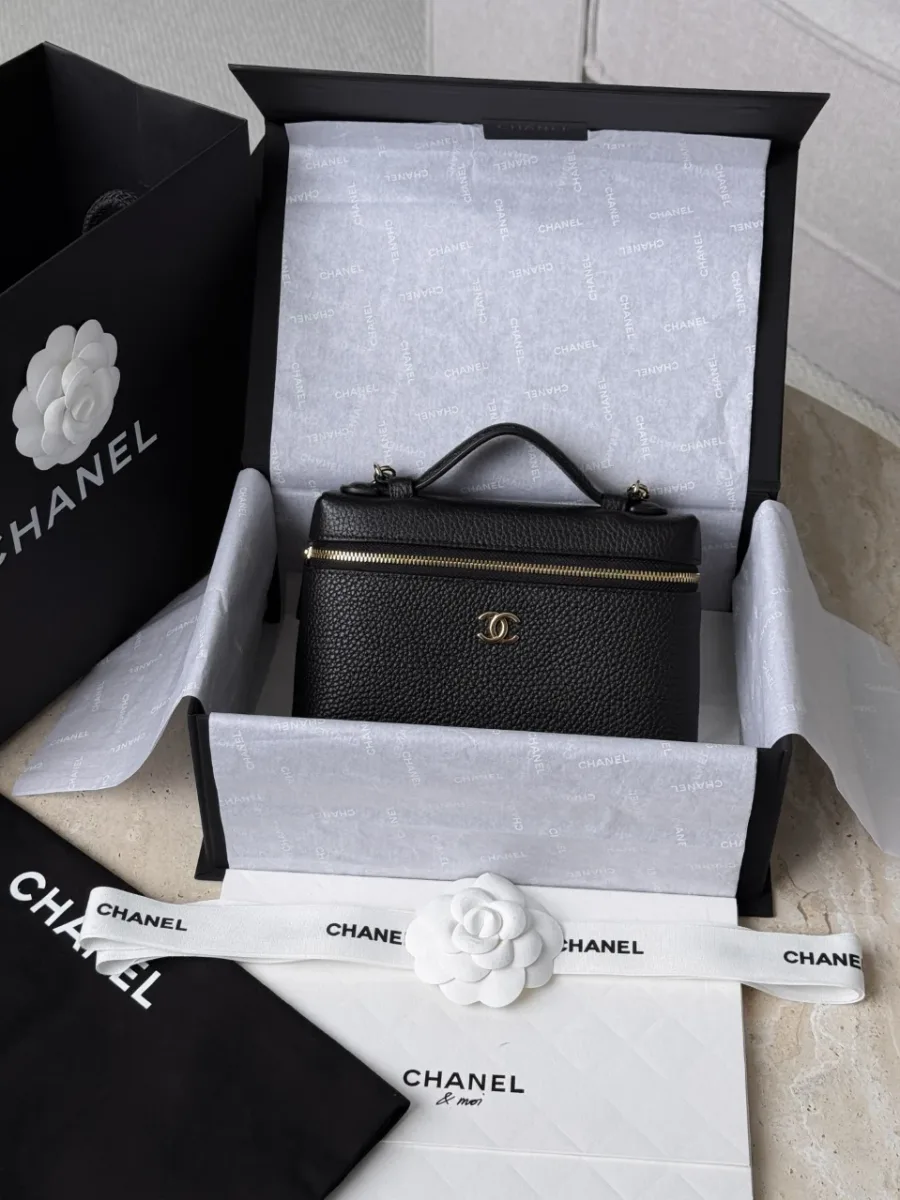 Комплект поставки сумки Vanity Case в фирменной коробке с лентой
