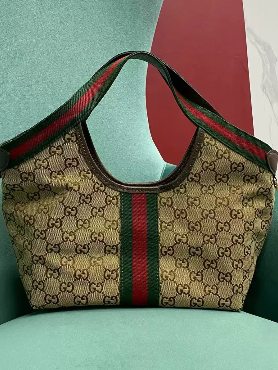 Сумка Gucci Giglio Small, вид сзади с вертикальной лентой Web