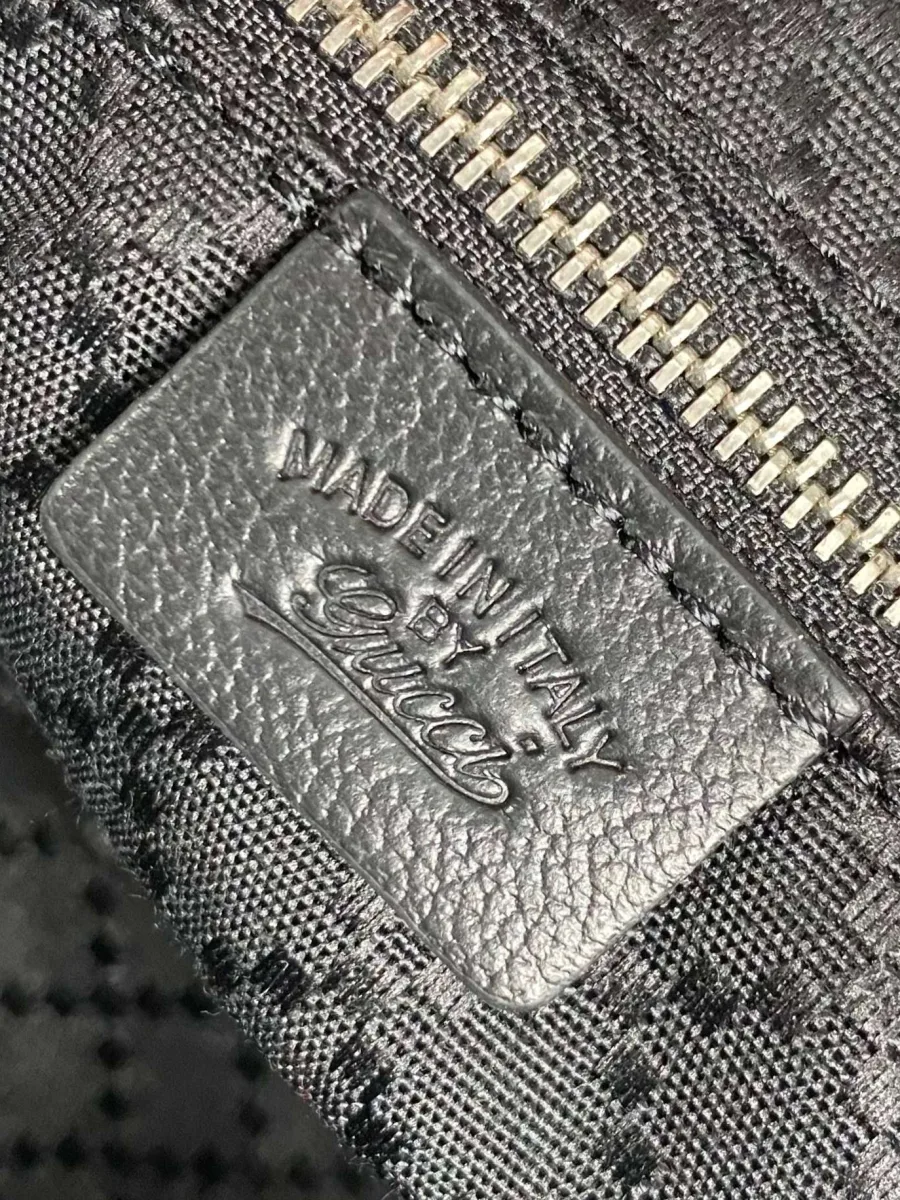 Кожаная нашивка внутри с тиснением Made in Italy by Gucci