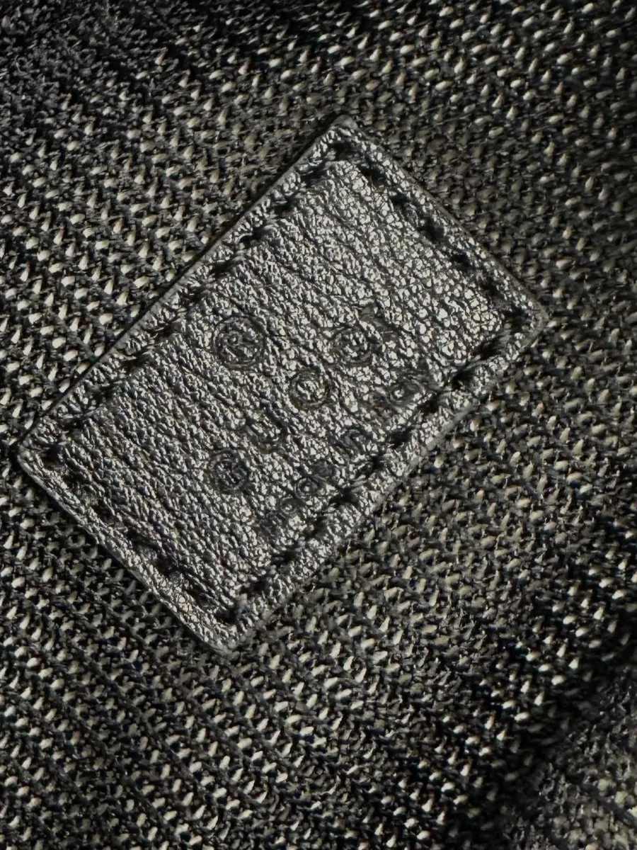 Внутренняя кожаная бирка с тиснением логотипа Gucci Made in Italy