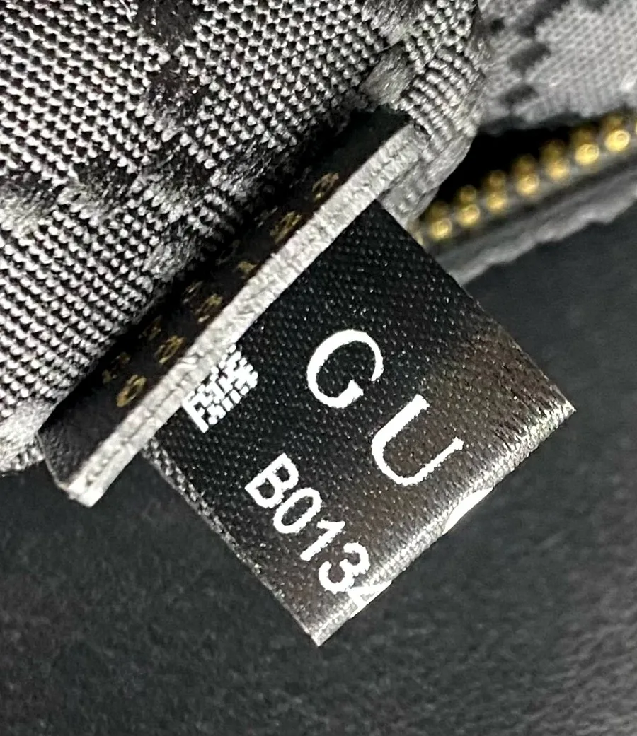 Тканевый ярлык аутентификации Gucci с QR-кодом внутри сумки