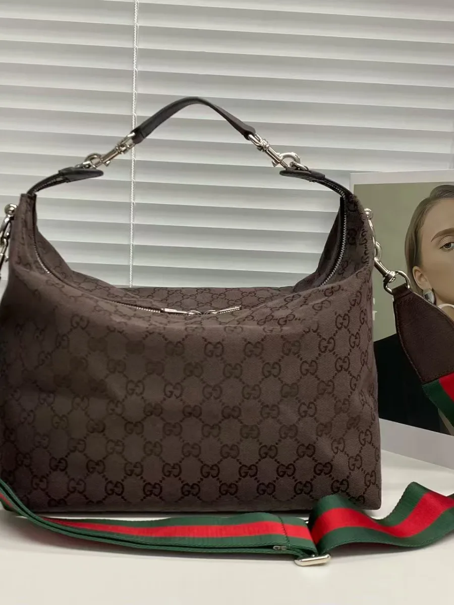 Сумка-хобо Gucci с расправленным ремнём Web в красно-зелёную полоску