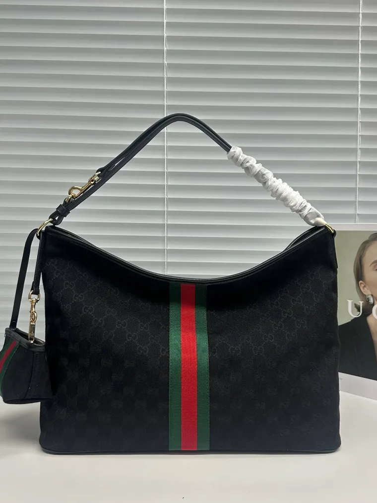 Gucci Чёрная сумка-хобо GG Canvas с лентой Web