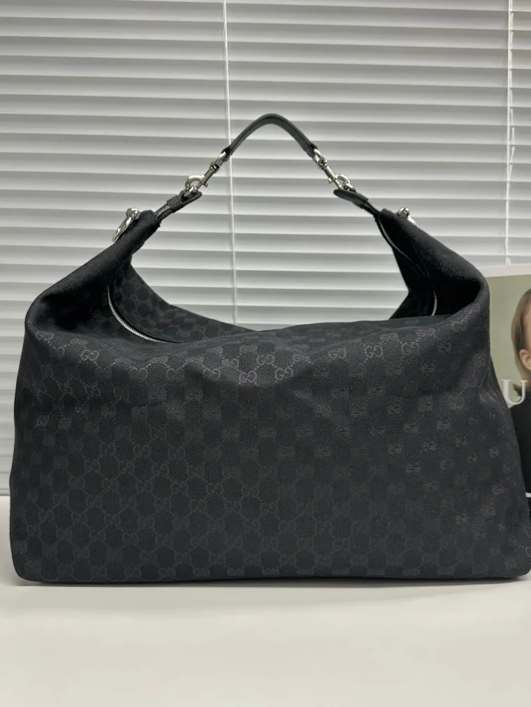 Gucci Чёрная дорожная сумка Brera из канваса GG с лентой Web