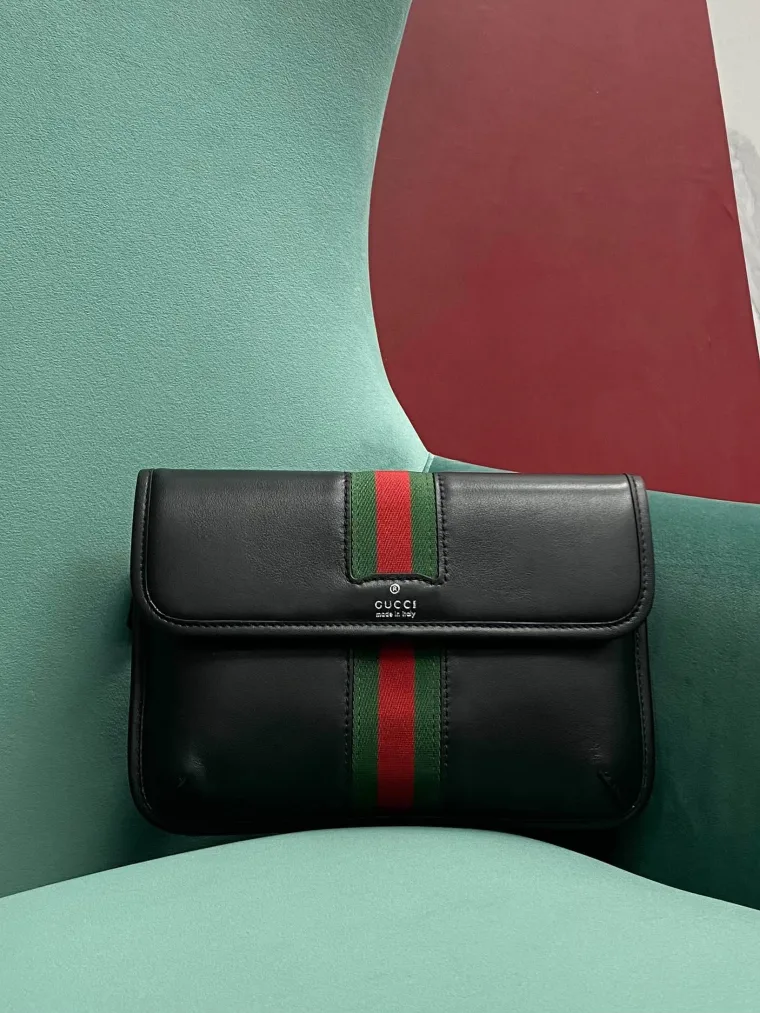 Gucci Чёрная поясная сумка из кожи с красно-зелёной лентой Web